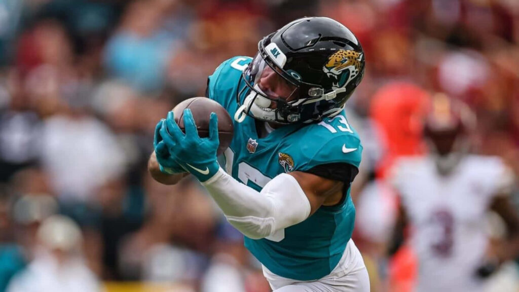 Christian Kirk Action Wallpaper: Dynamic Jaguars Catch Background
