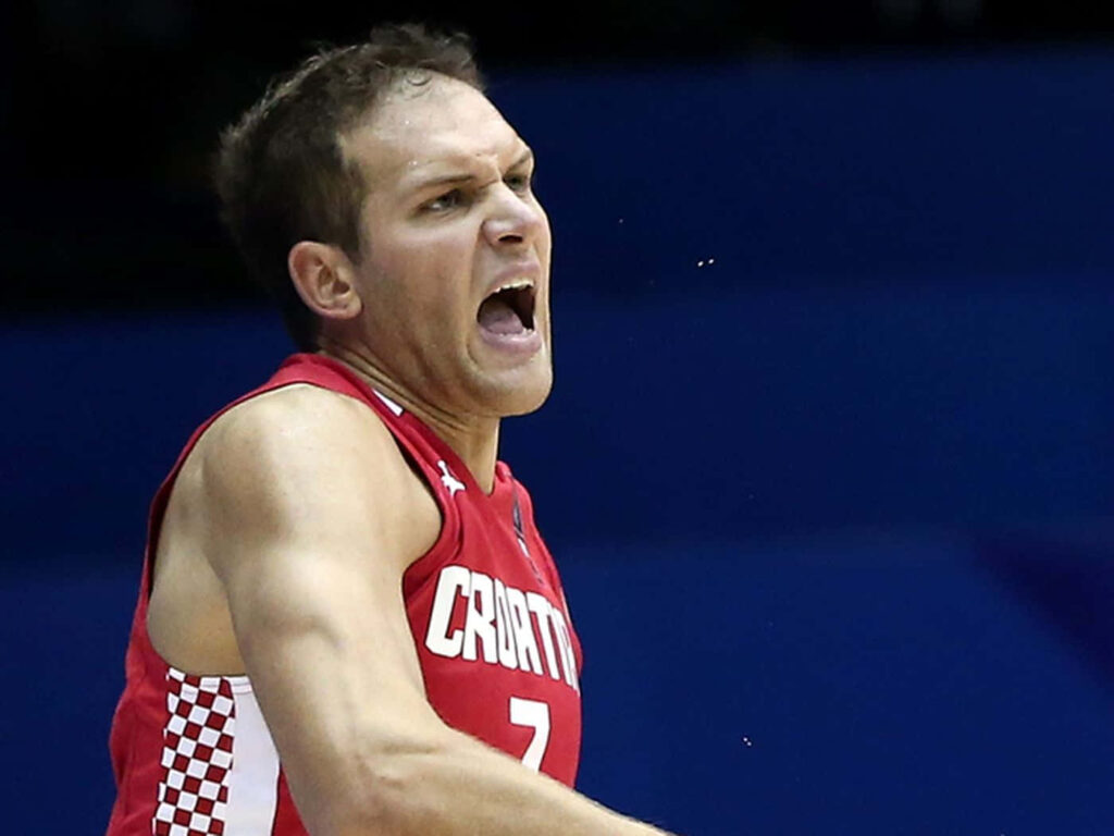 Bojan Bogdanović intense action Croatia basketball FIBA 2017 national team jersey wallpaper