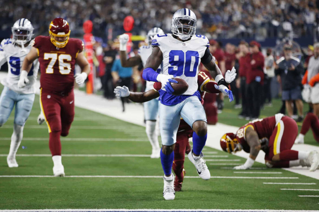 Demarcus Lawrence Action Wallpaper - NFL Dynamic Gameplay Background