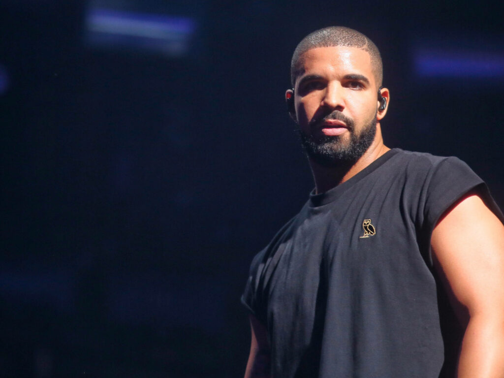 Drake Live Concert Wallpaper: Captivating Stage Presence & Intensity