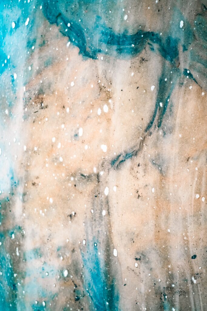 Dynamic Earthy Abstract Wallpaper: Paint Splatters & Fluid Texture