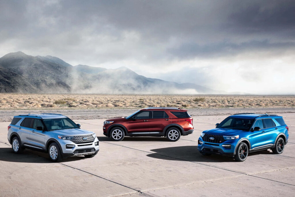 Striking Ford SUVs in Bold Designs: Dynamic Open-Road Wallpaper