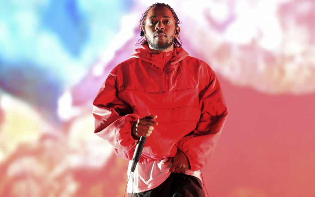 Kendrick Lamar Dynamic Onstage Wallpaper: Captivating Background Art