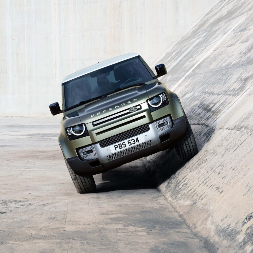 Rugged Land Rover Defender Wallpaper: Off-Road Power in Motion