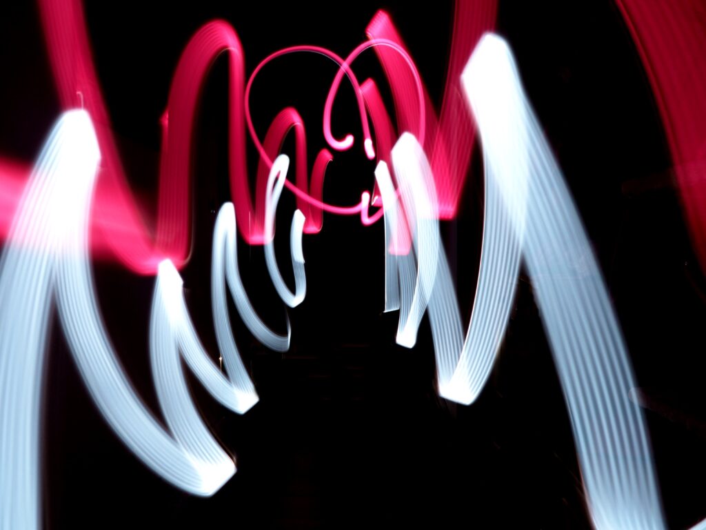 Dynamic Lightpainting Wallpaper: Bold Red & White Abstract Background