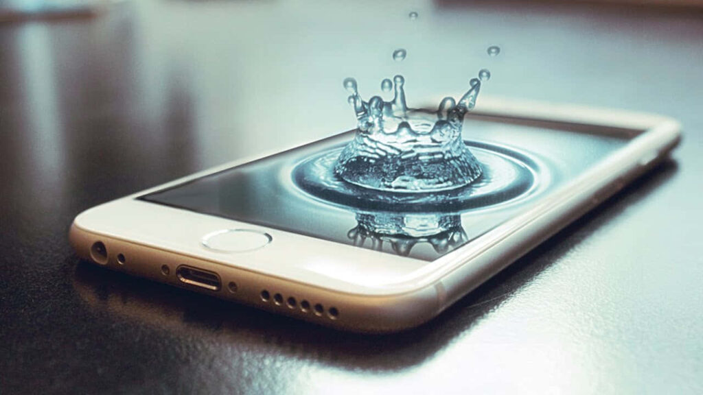Dynamic Liquid Splash Smartphone Wallpaper - 3D Visual Effect