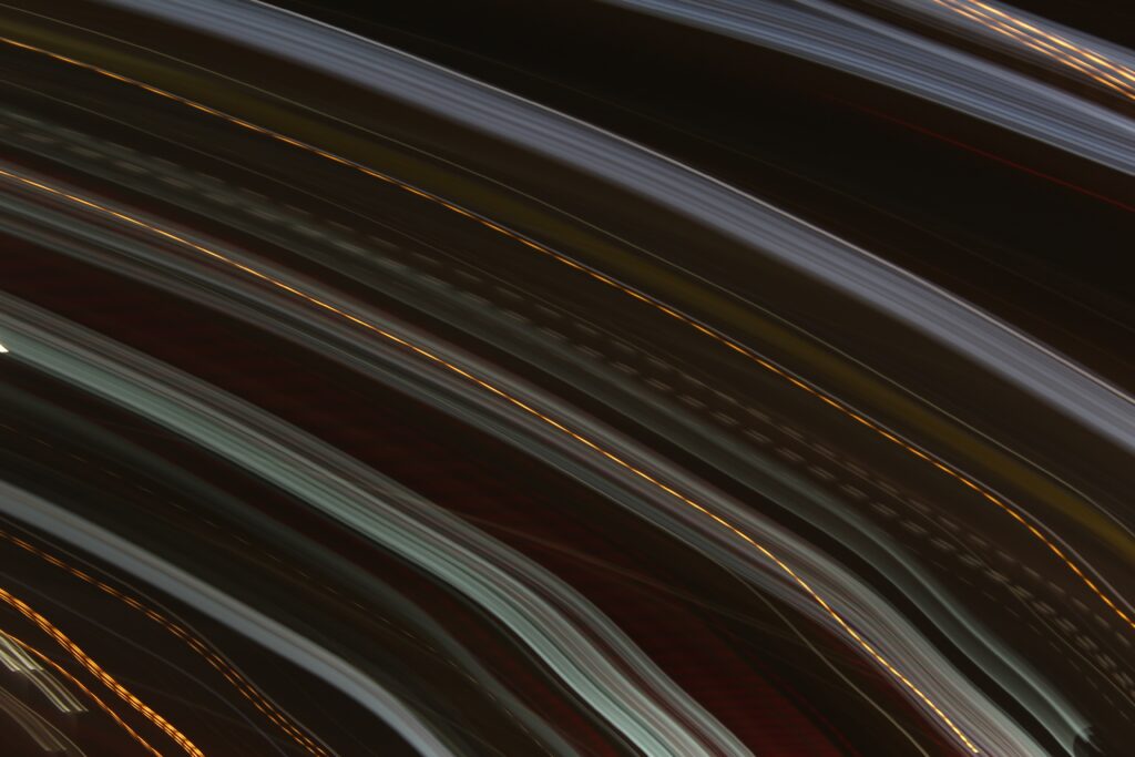 Dynamic Abstract Wallpaper: Flowing Lines & Blur Effect Background
