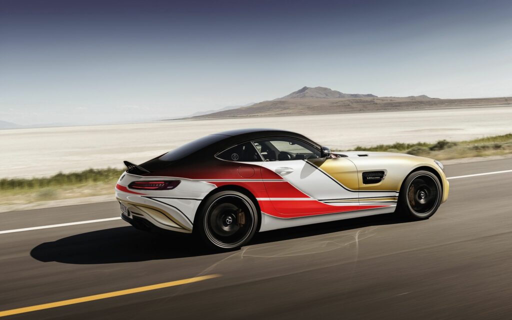 Mercedes-AMG GT: Dynamic Wallpaper Showcasing Speed & Design