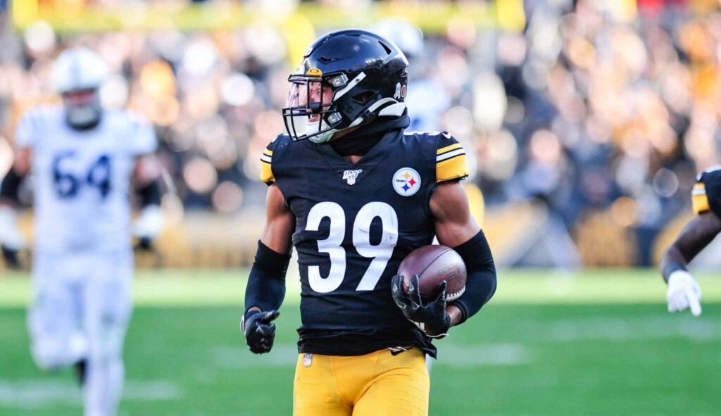 Dynamic Minkah Fitzpatrick Wallpaper: Steelers Action Shot Background