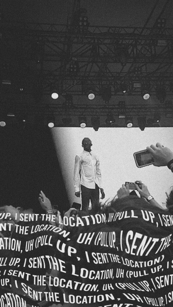 Dynamic Monochrome Concert Wallpaper with Bold Lyrics Overlay