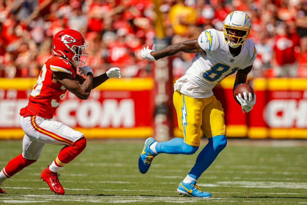 Intense NFL Wallpaper: Mike Williams vs. Chiefs - Chargers Action