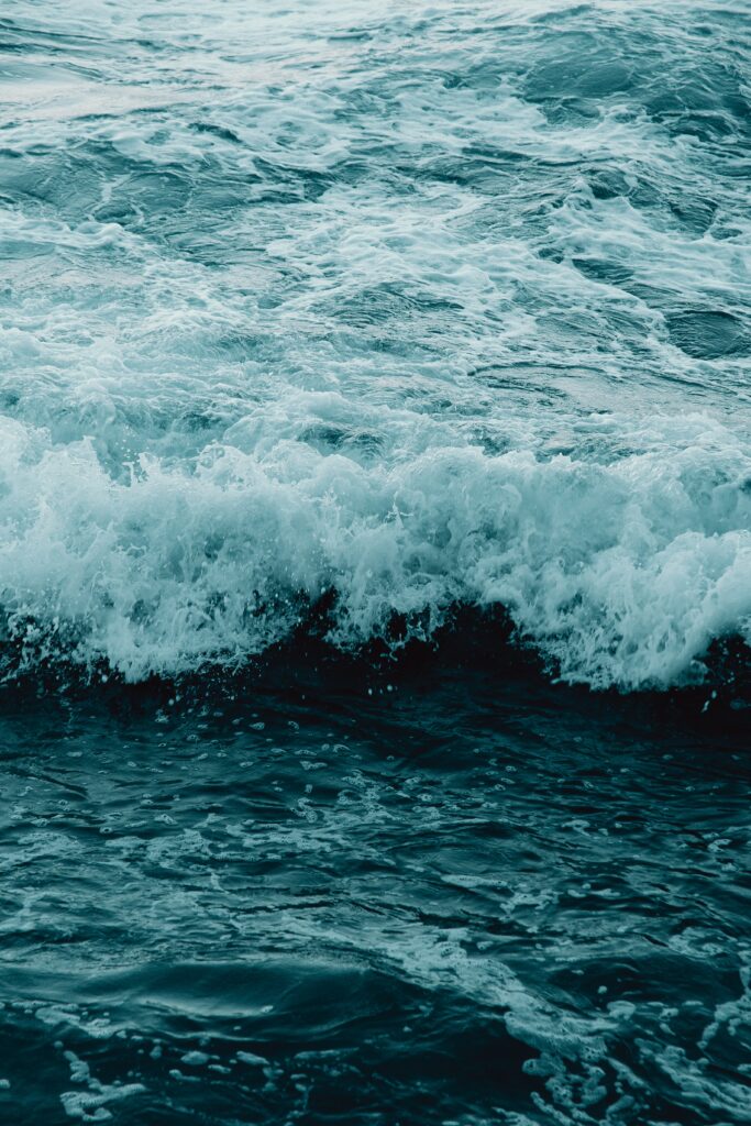 Dynamic ocean waves with white foam and deep blue tones wallpaper for surf enthusiasts