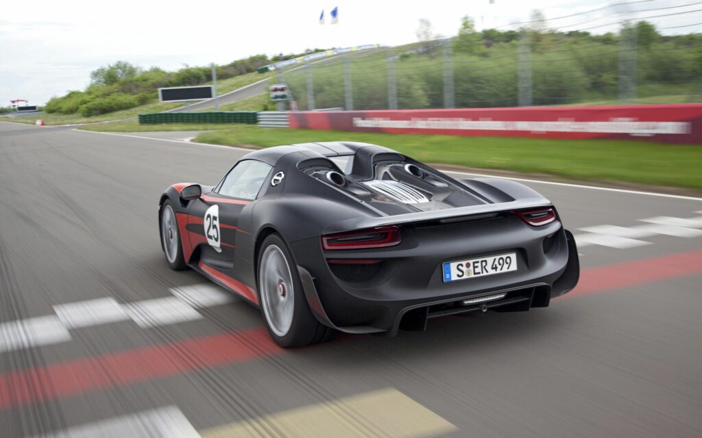 Porsche 918 Wallpaper: Dynamic Speed on the Racetrack (2560x1600)