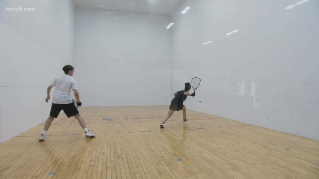 Dynamic Racquetball Wallpaper: Intense 1v1 Match in Action
