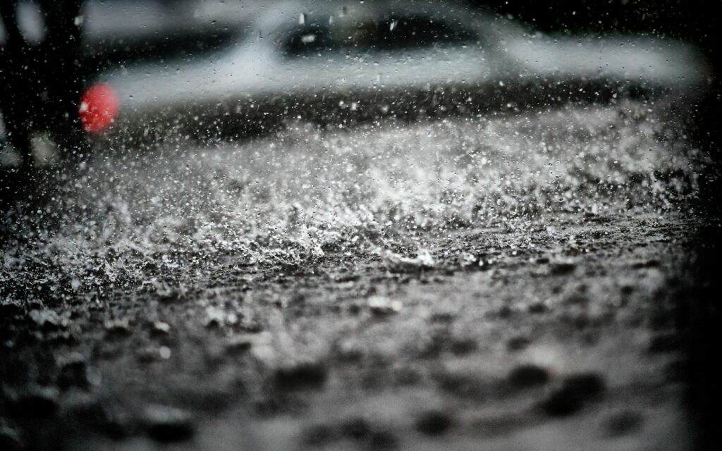 Dynamic Rain Droplet Wallpaper: Textured Background Effect