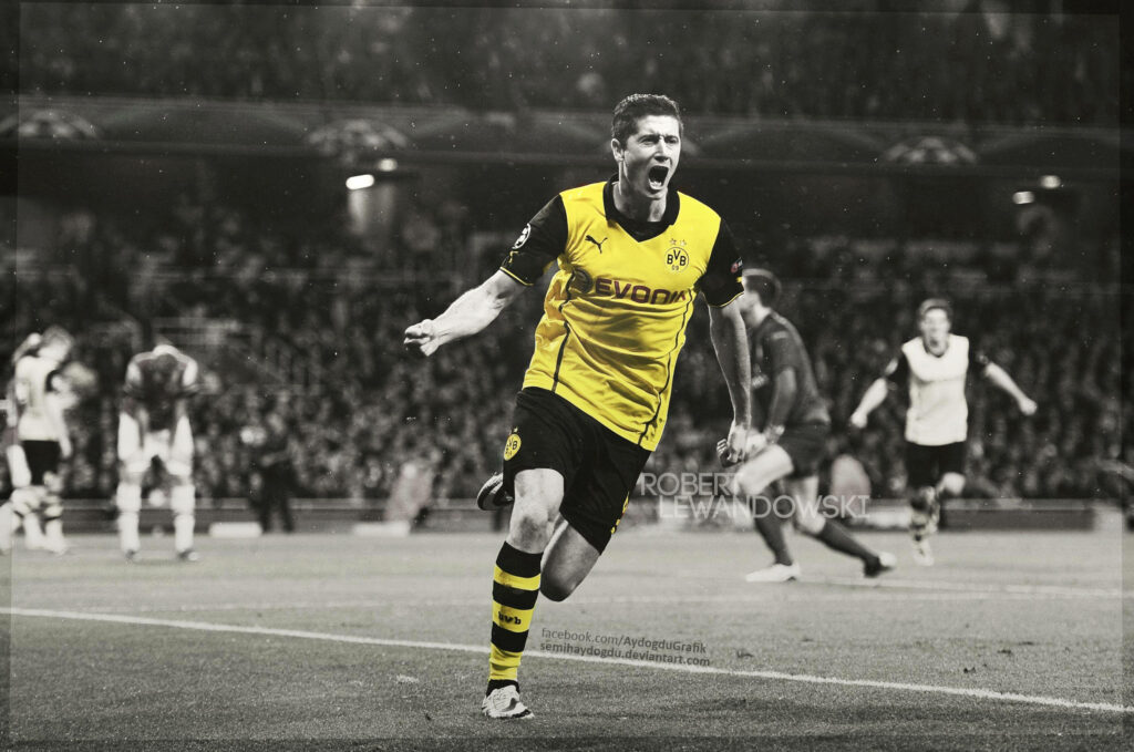 Dynamic Wallpaper: Lewandowski Celebrates with Yellow Accents