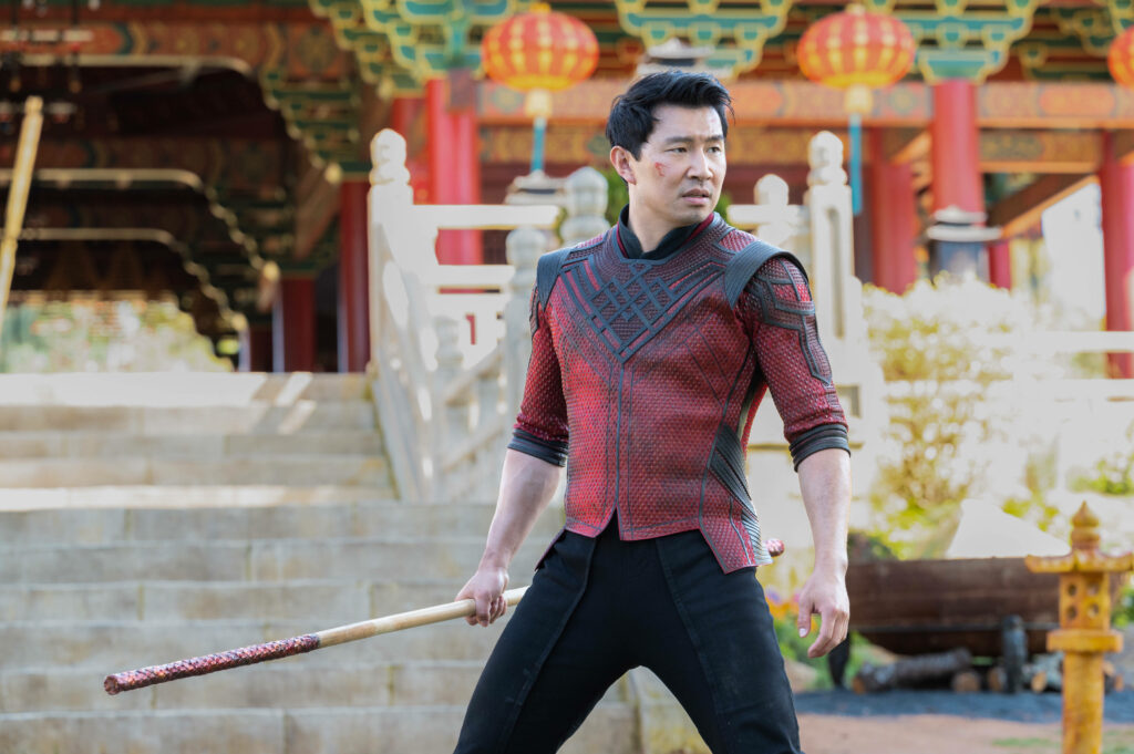Shang Chi Training Scene Wallpaper: Martial Arts Action in Vibrant Setting