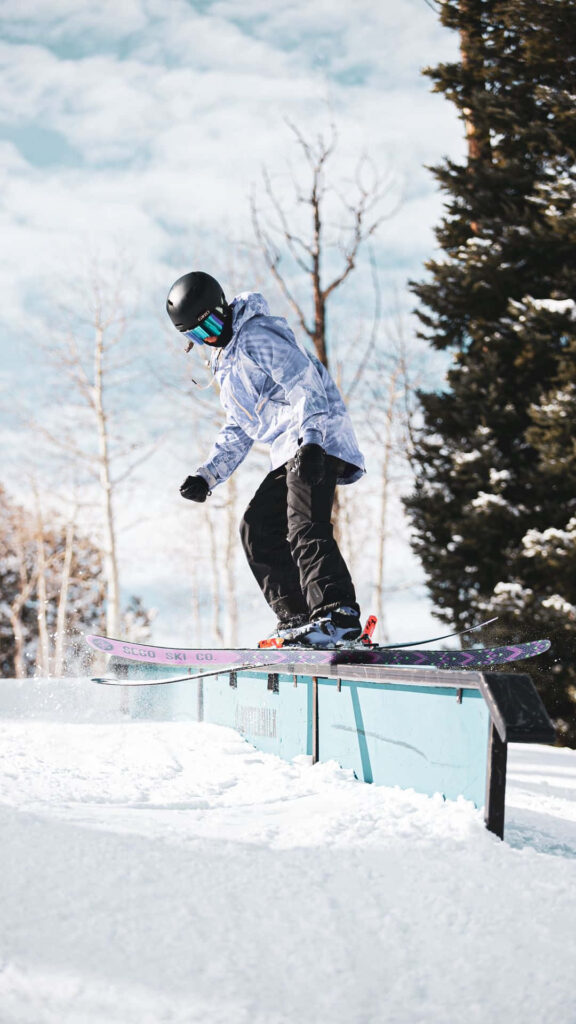Snowboarding Action Wallpaper: Dynamic Snowy Landscape Scene