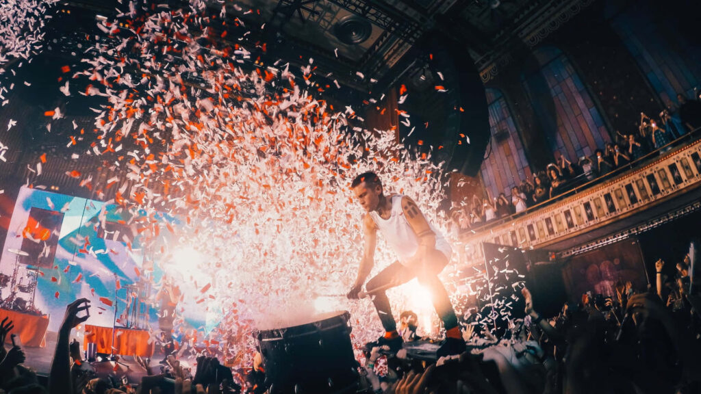 Vibrant Twenty One Pilots Concert Scene: Confetti & Energetic Lighting Wallpaper