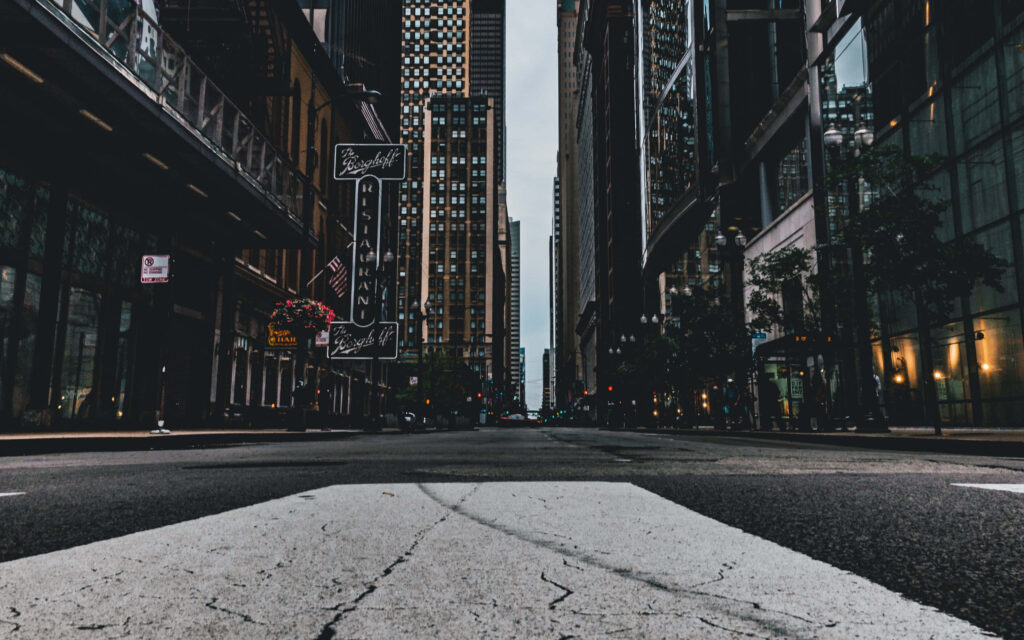 Dynamic Urban Street Scene Wallpaper: Cars & Towering Buildings