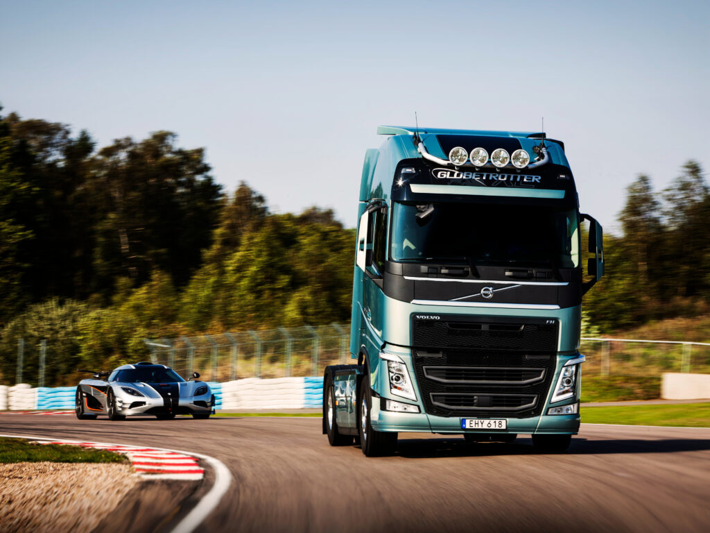 Dynamic Wallpaper: Volvo FH Truck & Koenigsegg Supercar on Racetrack