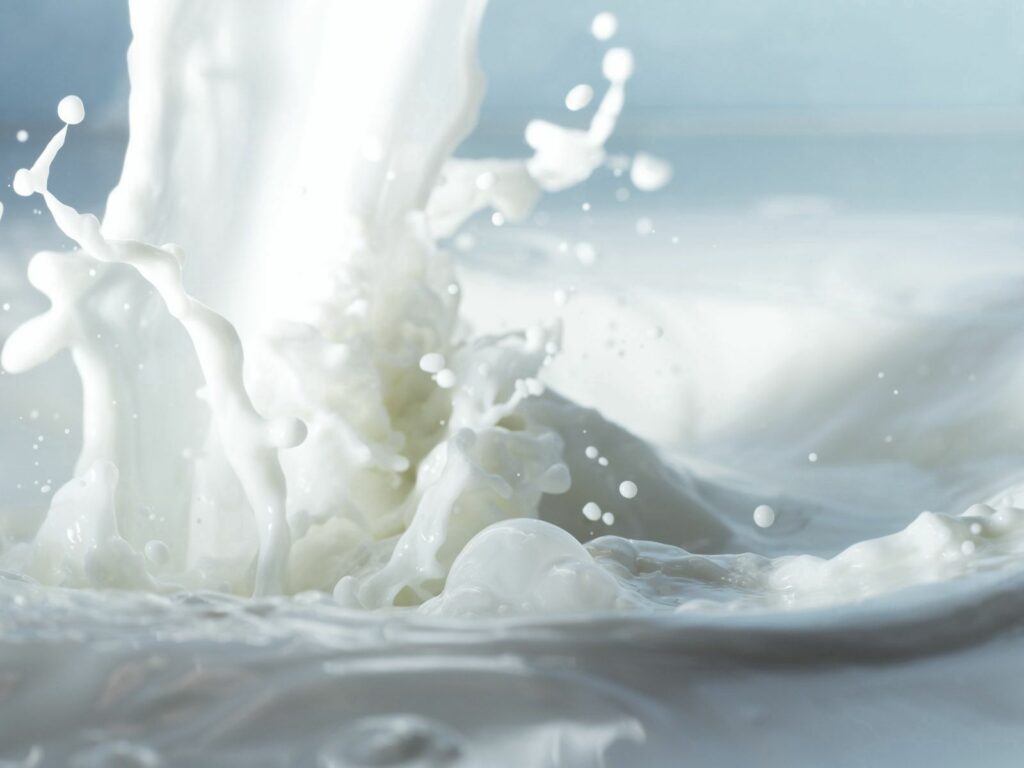 Dynamic White Liquid Splash Wallpaper: Captivating Close-Up Image