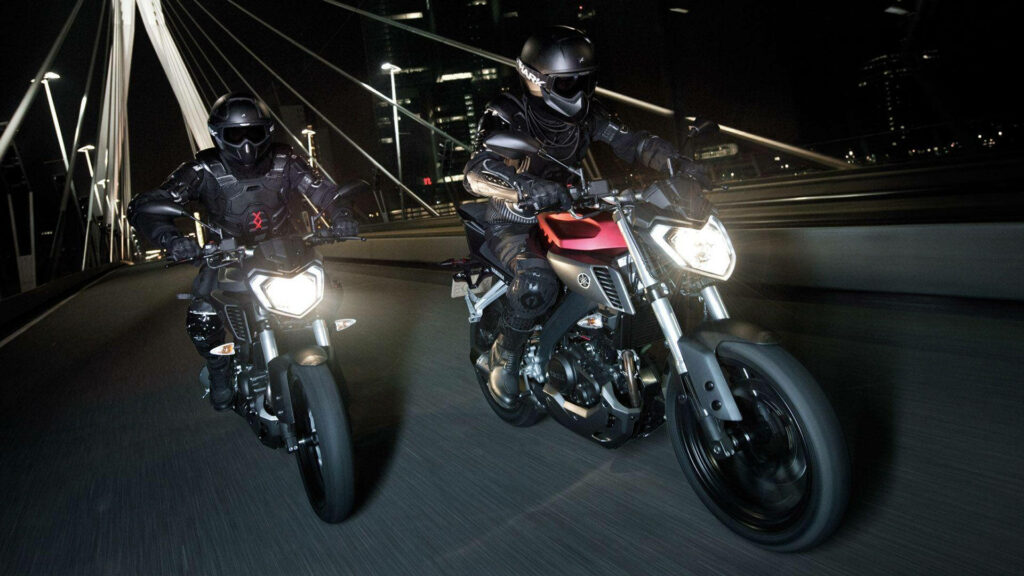 Dynamic Night Cityscape Wallpaper: Yamaha MT-15 Riders in Action