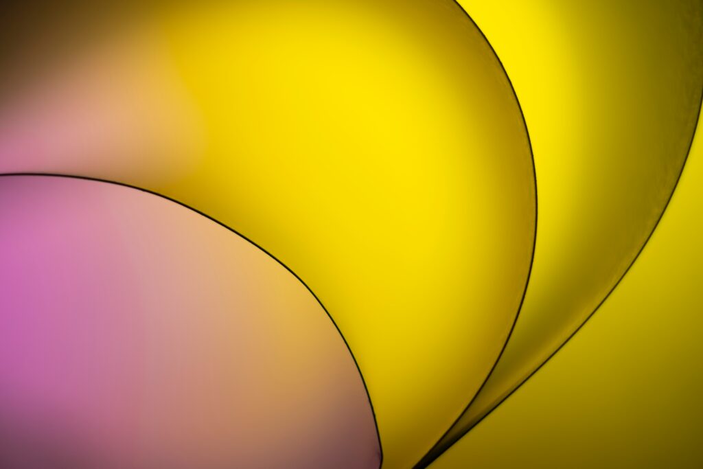 Dynamic Yellow Gradient Wallpaper: High-Resolution Abstract Background