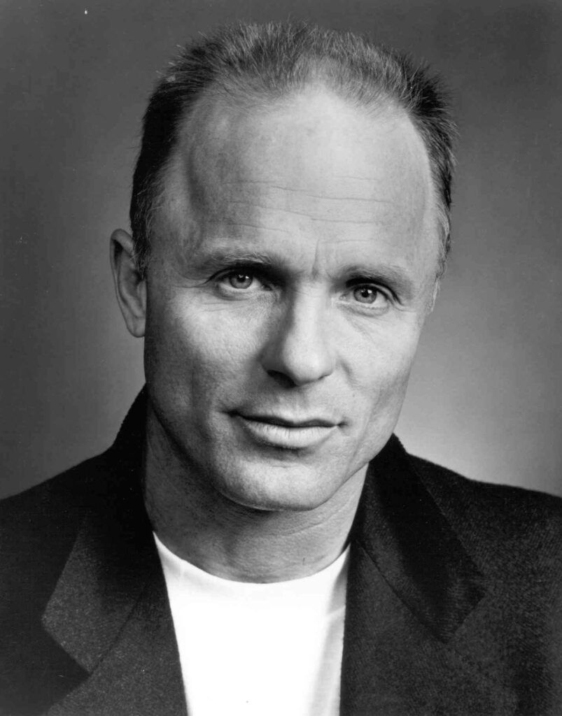 Grayscale close-up portrait of Ed Harris with sharp features and intense classic expression wallpaper