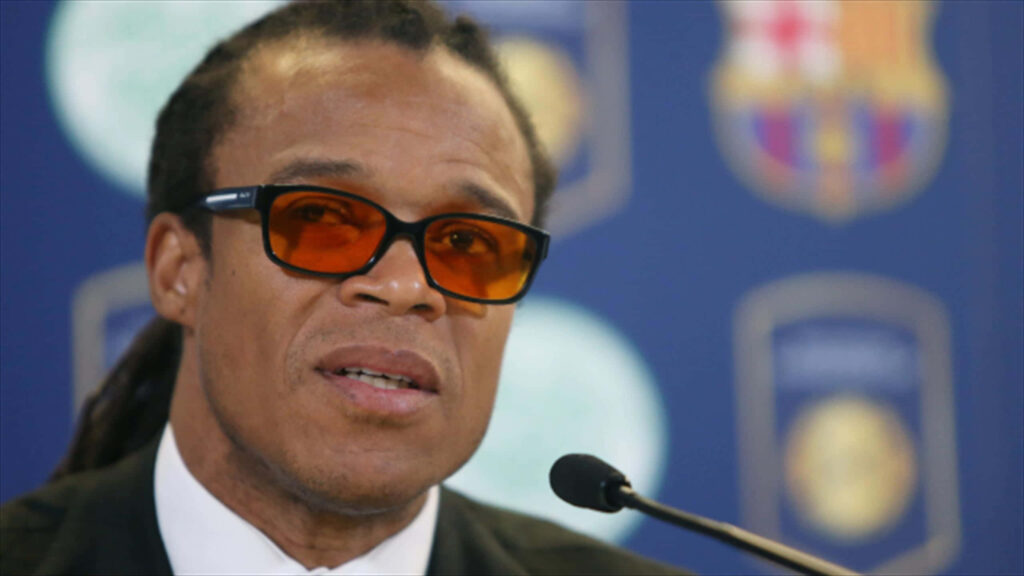 Edgar Davids with dreadlocks and orange glasses speaking at a football press conference wallpaper