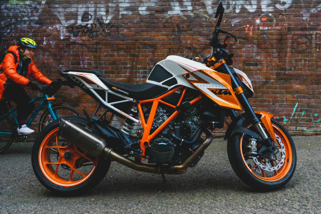 Urban Vibe Wallpaper: KTM Duke 200 by Graffiti Wall