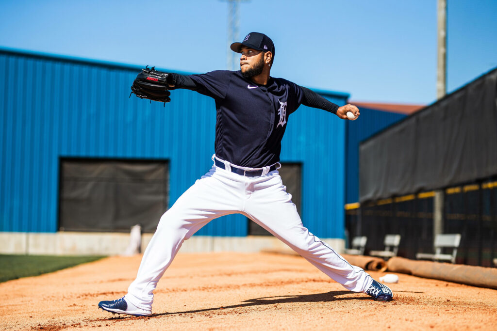 Eduardo Rodríguez Detroit Tigers pitcher mid-throw in vibrant uniform on sunny baseball mound wallpaper