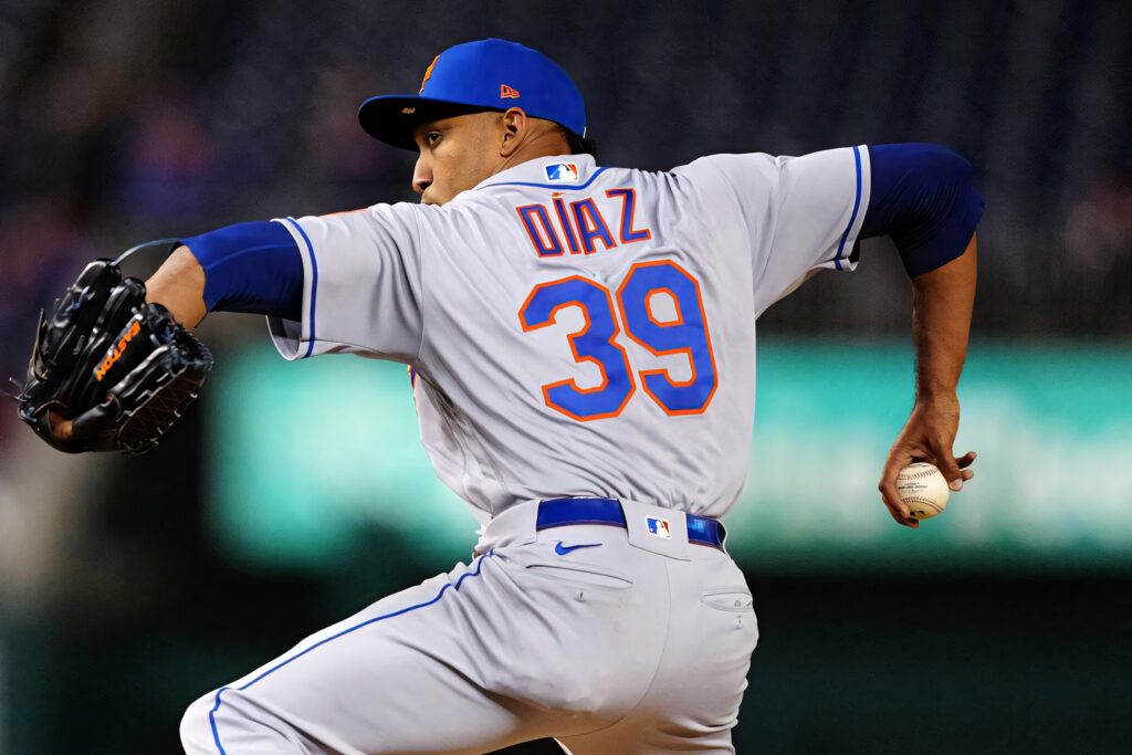 Edwin Diaz pitching for New York Mets vibrant wallpaper showing intense professional baseball action