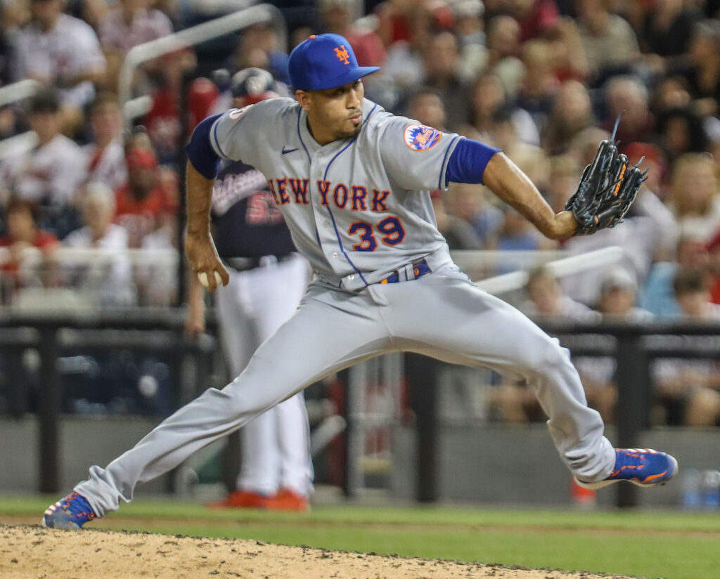 Edwin Diaz New York Mets pitcher mid-throw in gray blue uniform number 39 dynamic sports action Wallpaper