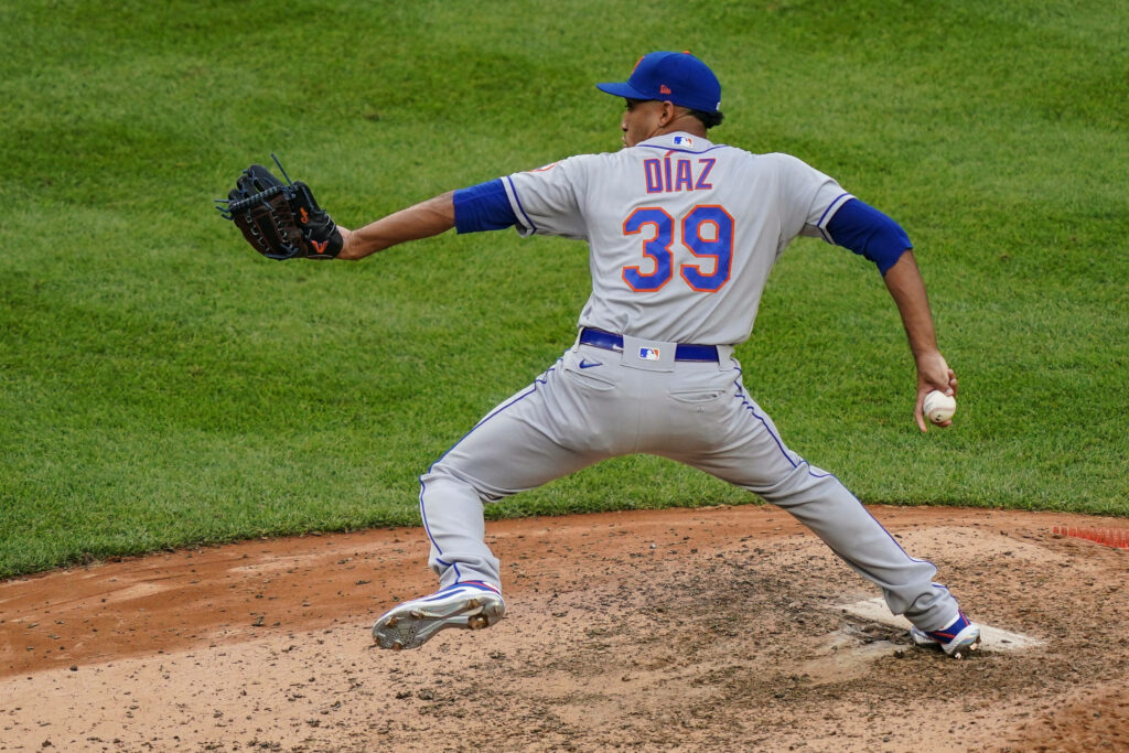 Edwin Diaz pitching for New York Mets in blue orange uniform on green field wallpaper background