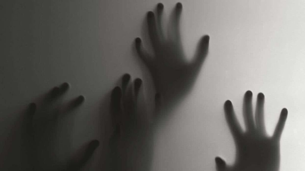 Eerie Wallpaper: Shadowy Hands Create Haunting Atmosphere
