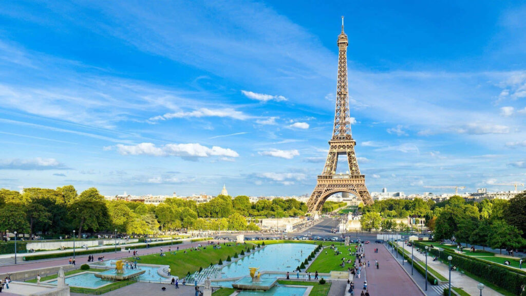Awe-inspiring Beauty: The Majestic Eiffel Tower in Paris, France Wallpaper