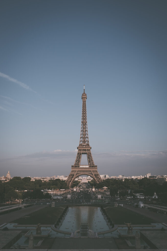 Stunning Eiffel Tower Wallpaper: Iconic Parisian Architecture Under Clear Sky