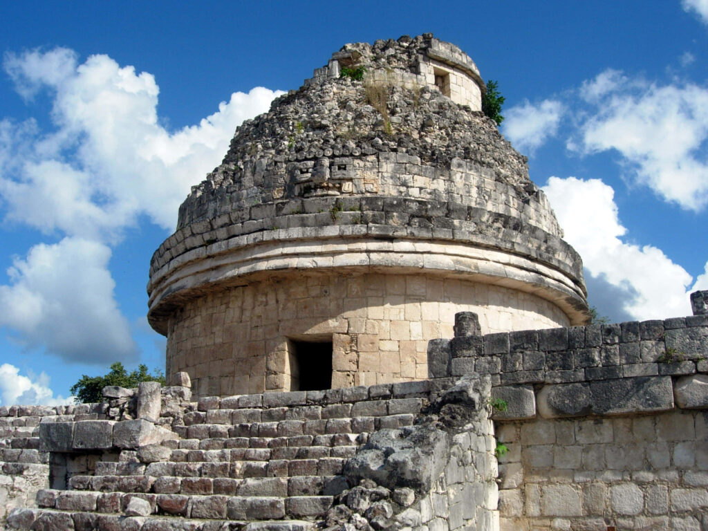 El Caracol Observatory Wallpaper: Ancient Design in Chichen Itza