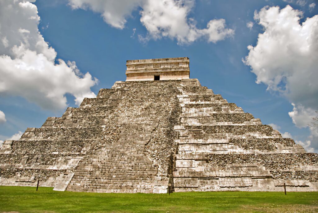 El Castillo Pyramid Daylight Wallpaper – Chichen Itza, Mexico