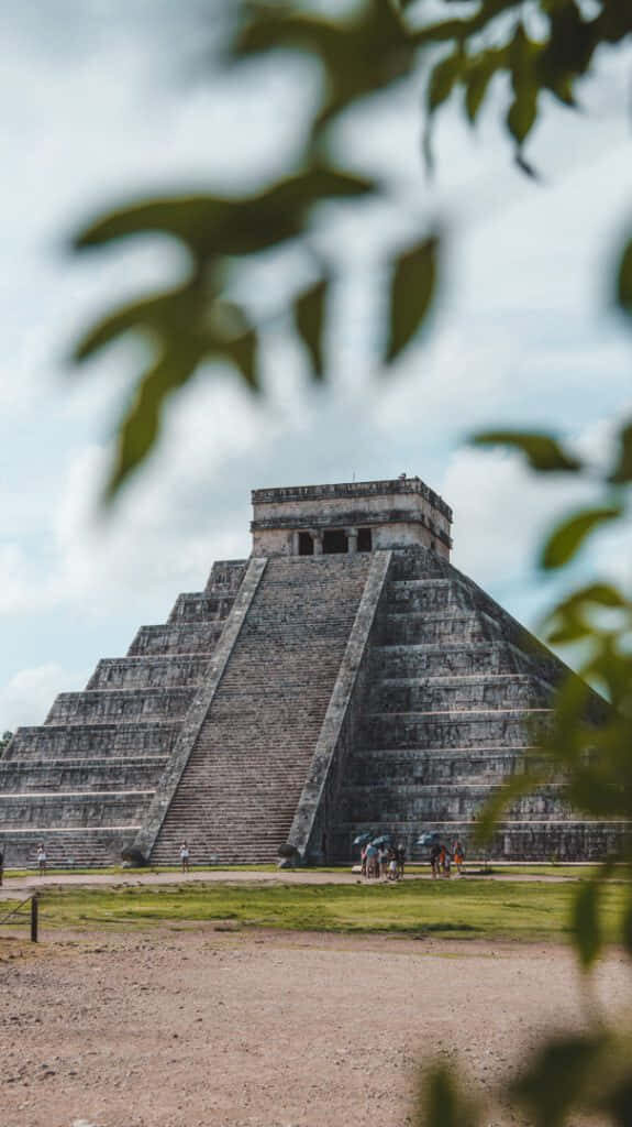 El Castillo Pyramid Wallpaper: Stunning Portrait with Lush Green Frame