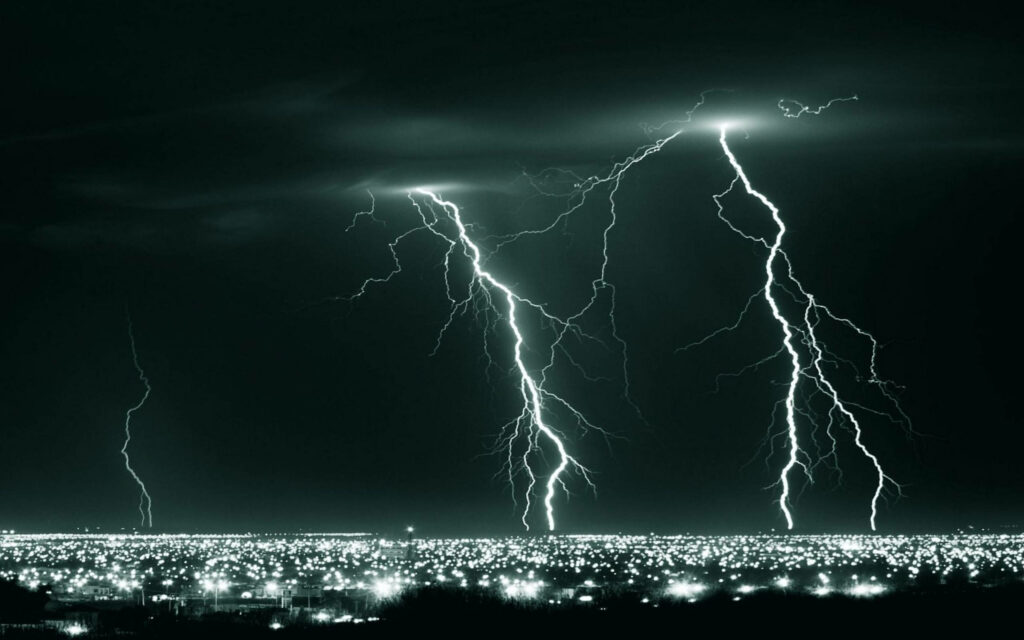 Fury Unleashed: Cityscape Under the Wrath of an Evening Thunderstorm Wallpaper