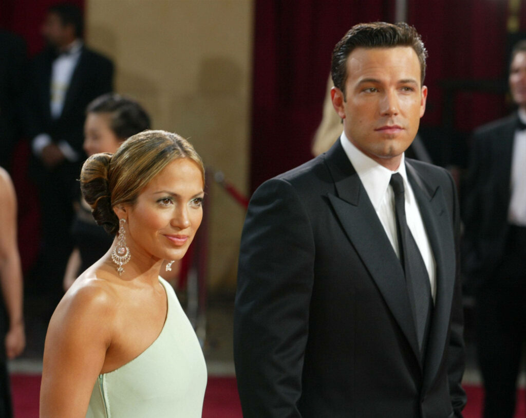 Elegant Ben Affleck & Jennifer Lopez Red Carpet Wallpaper Background