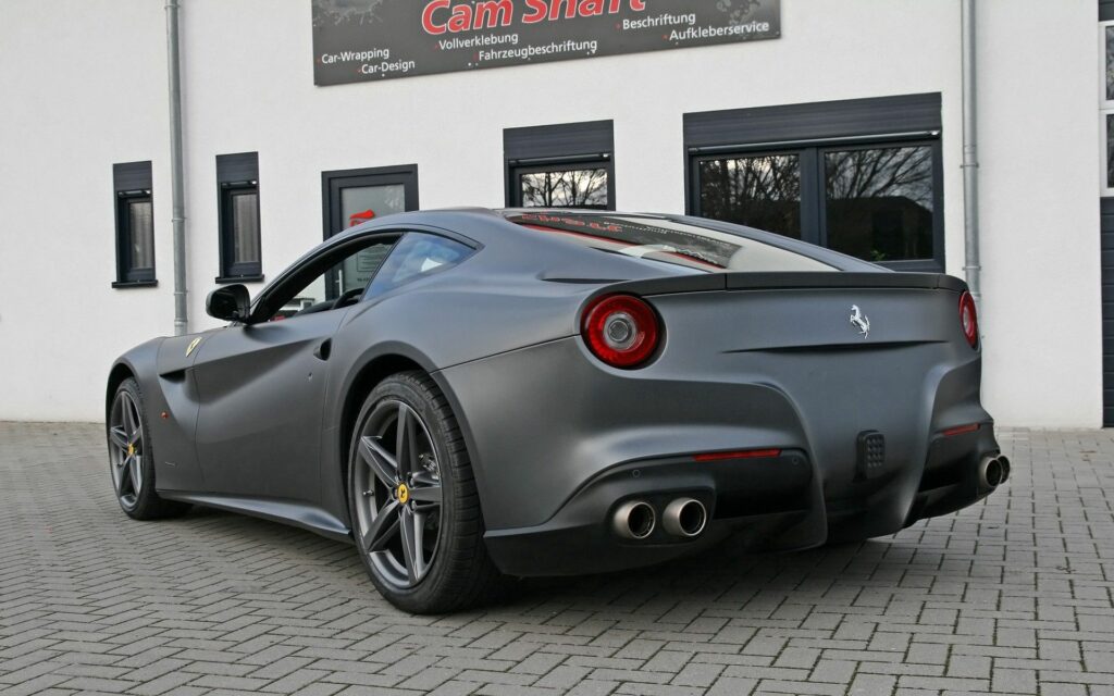 Sleek Black Ferrari F12 Berlinetta Wallpaper: Elegance & Power
