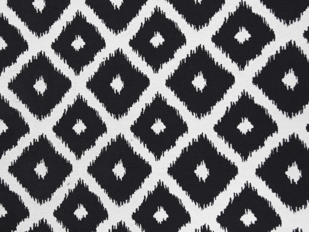 Elegant Black & White Geometric Diamond Pattern Wallpaper Background