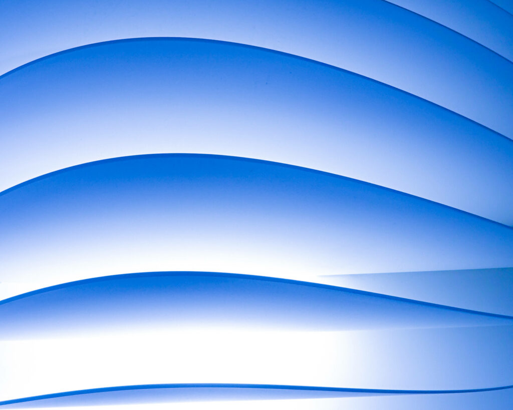Elegant Blue Abstract Wallpaper: Soothing Wavy Lines Background