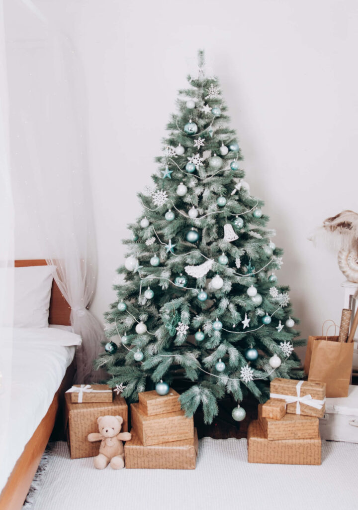 Elegant Christmas Tree Wallpaper: Serene Festive Decor Background