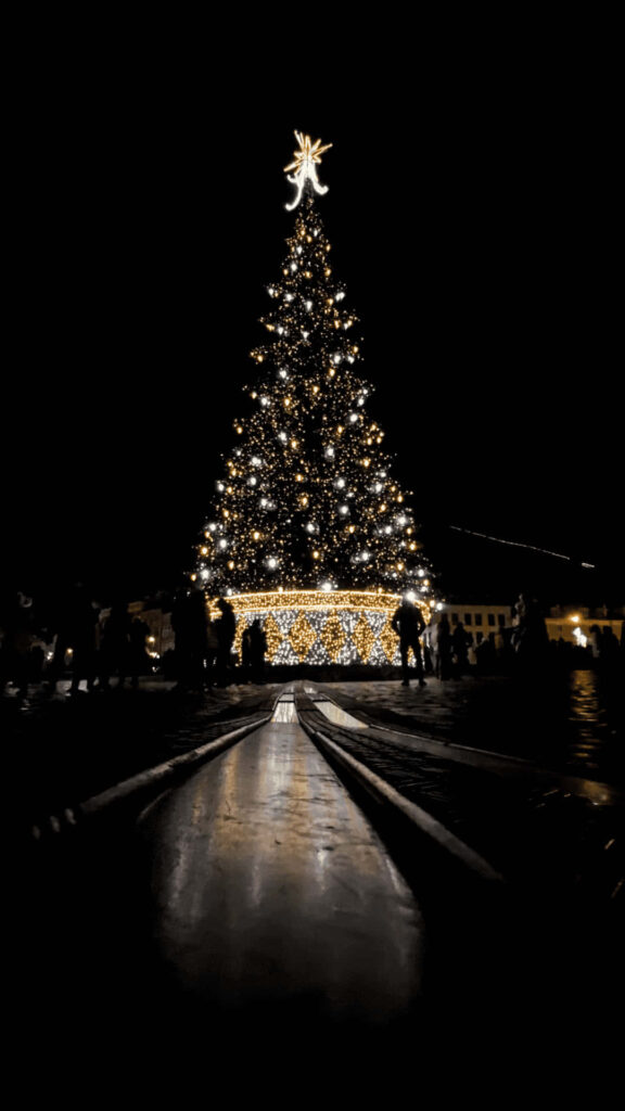 Elegant Christmas Tree Wallpaper for Festive iPhone Background