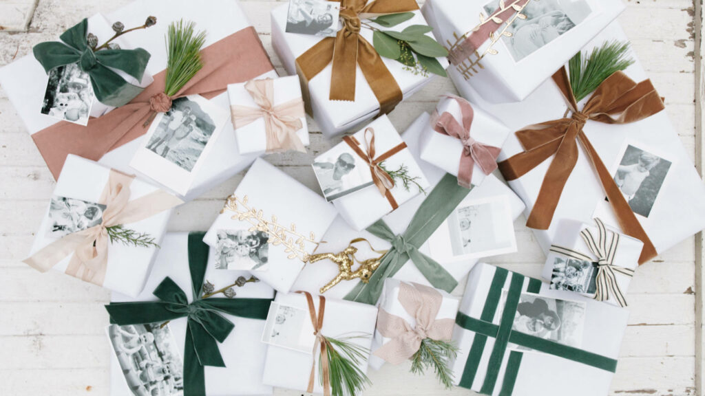 Elegant Christmas Wallpaper: White Presents with Ribbons & Rustic Charm
