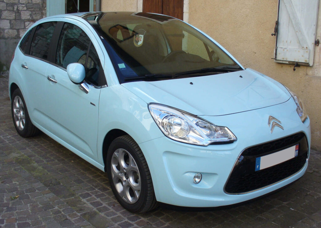 Elegant Citroën Car Wallpaper: Modern Curves & Stylish Design